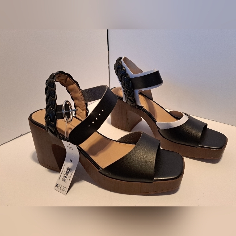 No Boundaries women's size 10 black strap sandals, chunky heel, NWT
